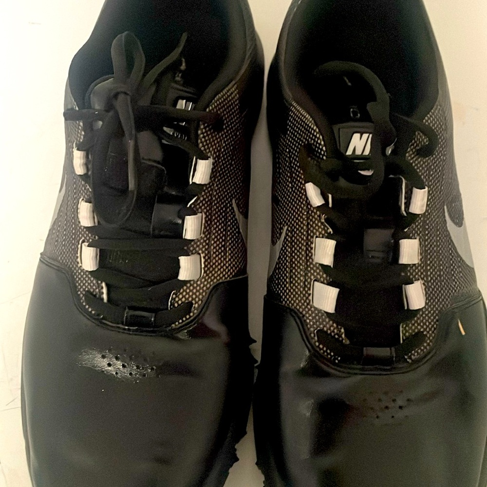 Black and grey Nike explorer ctrl sneakers 10.5